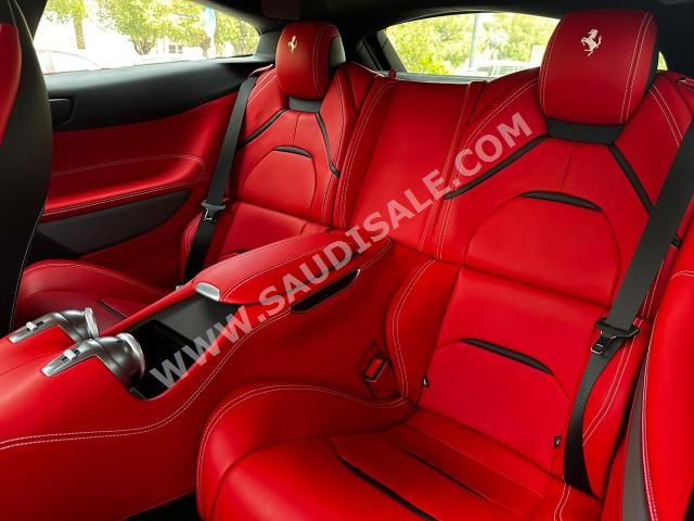 2018 فيراري جي تي سي 4 لوسو