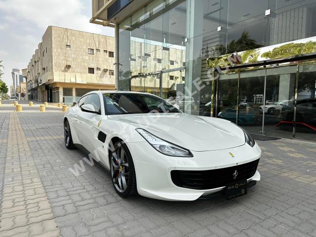 2018 فيراري جي تي سي 4 لوسو