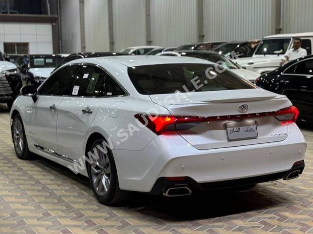 2021 تويوتا افالون تورينج