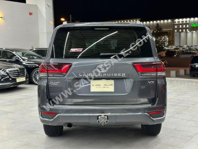 2022 تويوتا لاند كروزر في اكس