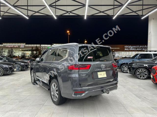 2022 تويوتا لاند كروزر في اكس