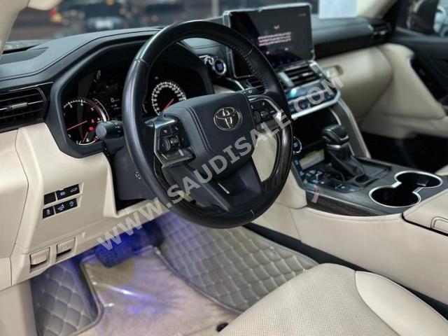 2022 تويوتا لاند كروزر في اكس