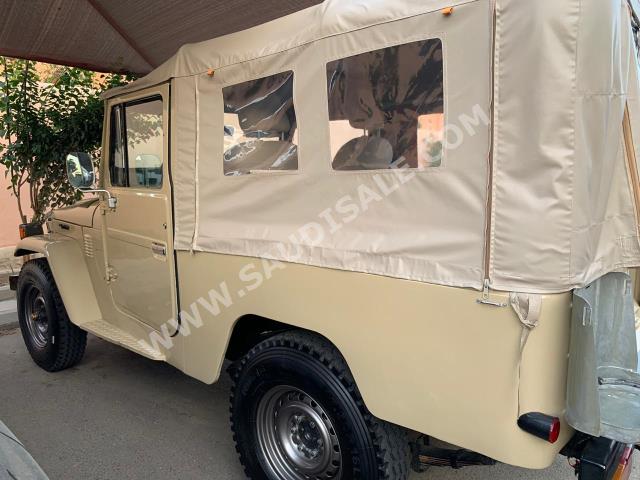 1977 تويوتا لاند كروزر ربع