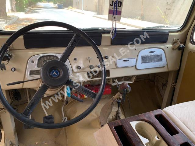 1977 تويوتا لاند كروزر ربع