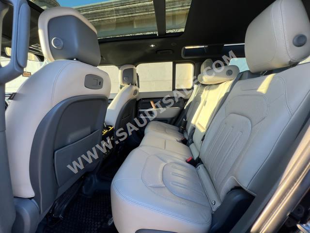 2022 لاند روفر ديفيندر اتش اس اي