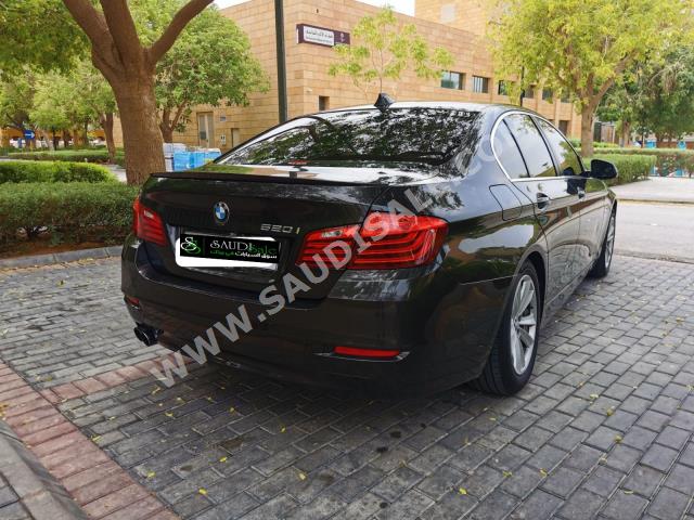 2015 BMW 5 Series 520i