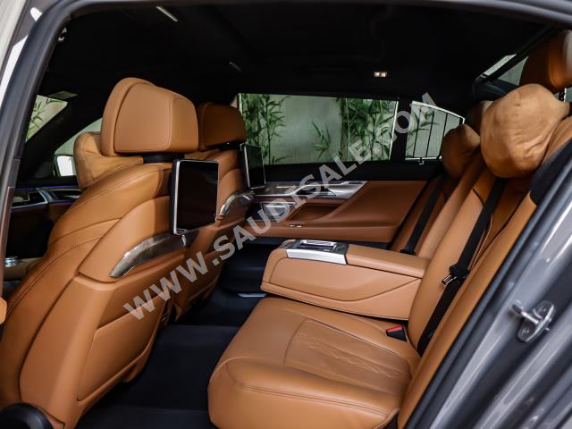 2021 بي ام دبليو الفئة السابعة 730 إل أي