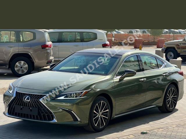 2023 لكزس إي إس 350