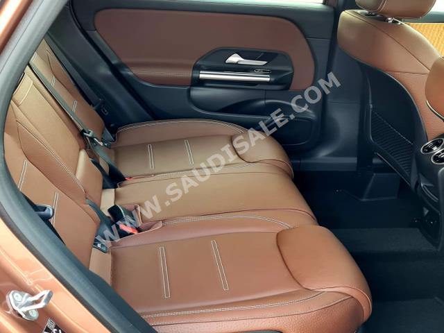 2022 مرسيدس - بنز جي إل أي 200