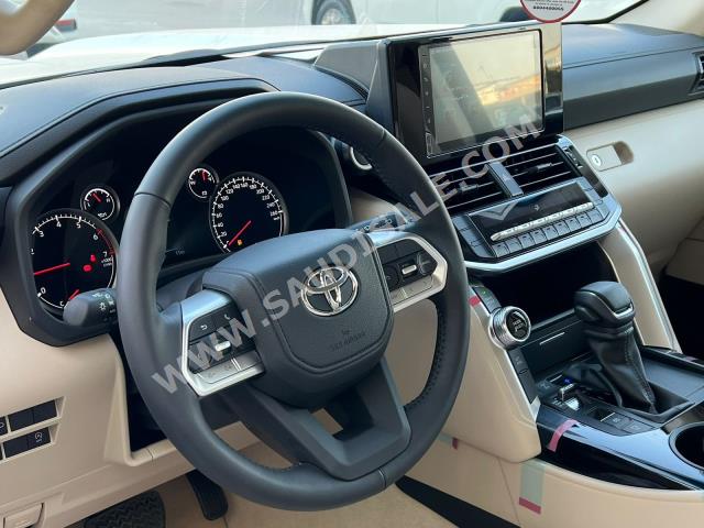 2023 تويوتا لاند كروزر جي اكس ار