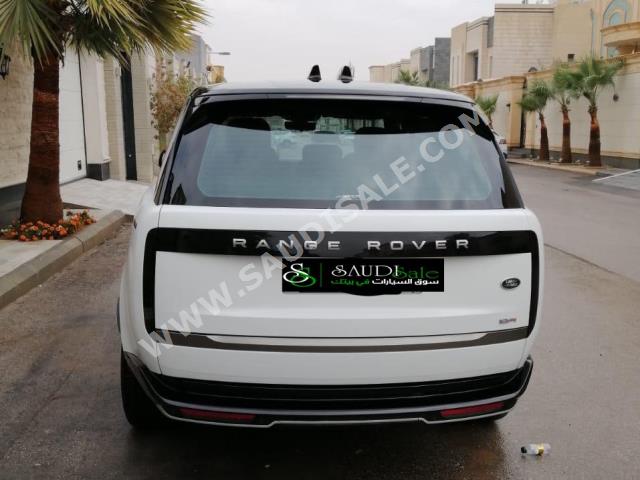 2022 لاند روفر رينج روفر فوج