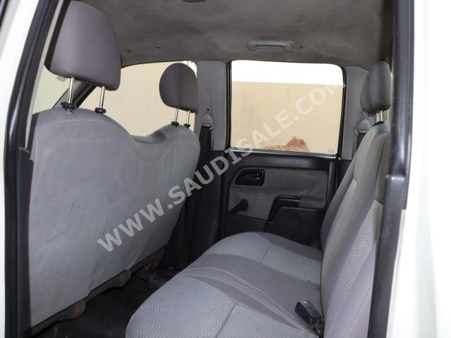 2010 ايسوزو بيكب غمارتين