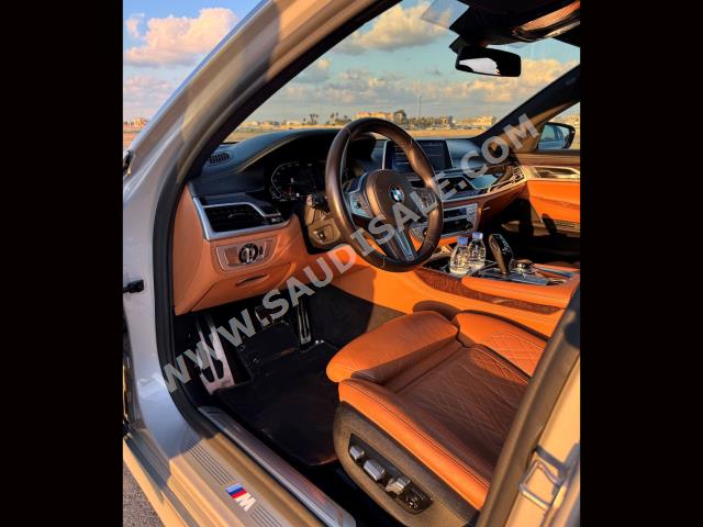 2020 بي ام دبليو الفئة السابعة 740 إل أي