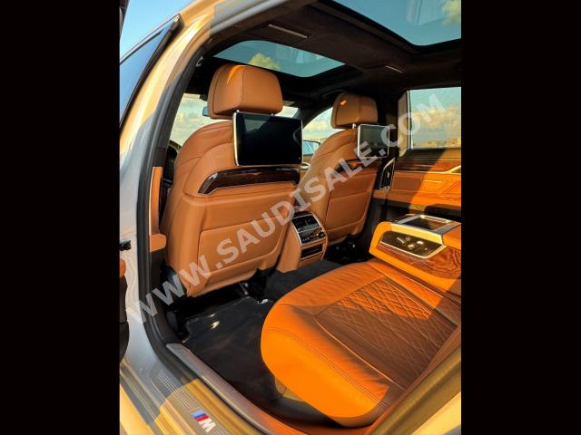 2020 بي ام دبليو الفئة السابعة 740 إل أي