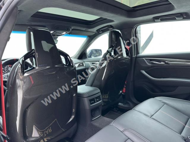 2022 كاديلاك سي تي 5 في بلاك وينج