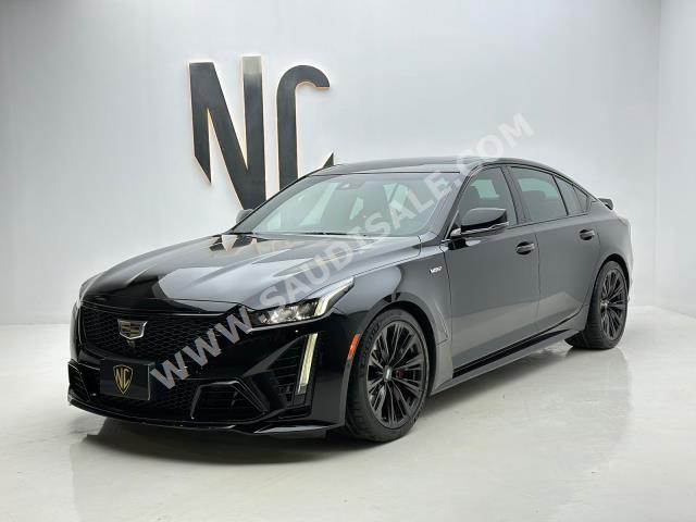 2022 كاديلاك سي تي 5 في بلاك وينج