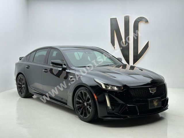 2022 كاديلاك سي تي 5 في بلاك وينج