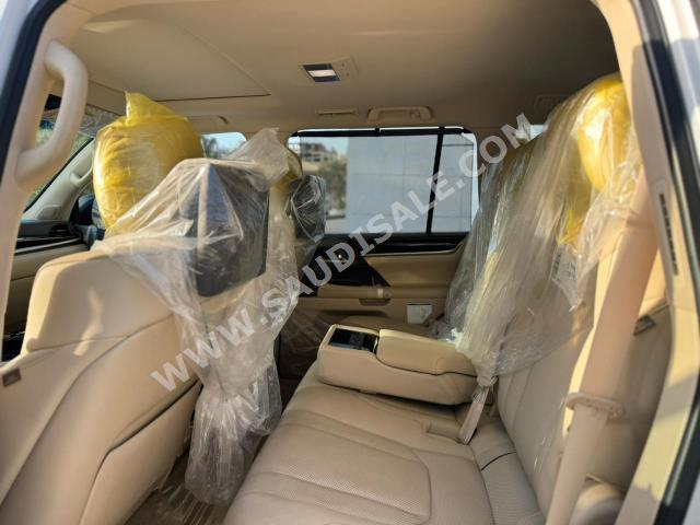 2021 لكزس إل إكس 570 اس