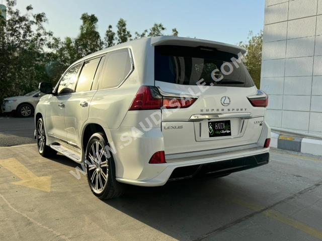 2021 لكزس إل إكس 570 اس