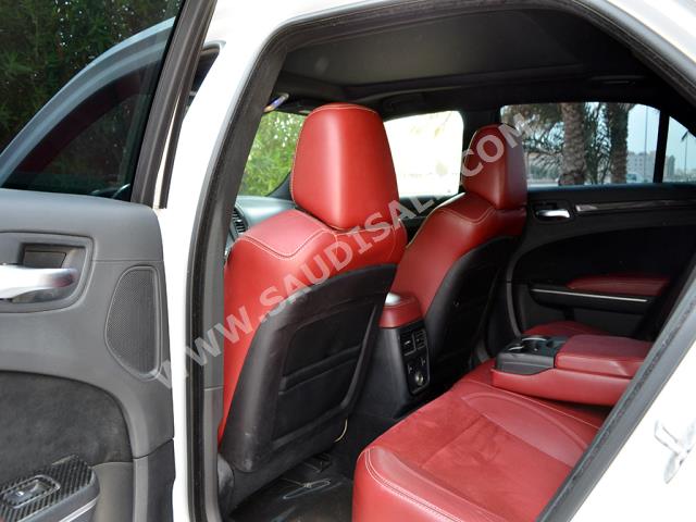 2012 كرايسلر 300 اس ار تي