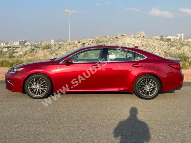 2018 لكزس إي إس 350