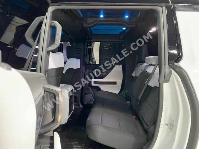 2023 جي ام سي همر اتش اي في