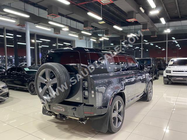 2023 لاند روفر ديفيندر إصدار كارباثيان