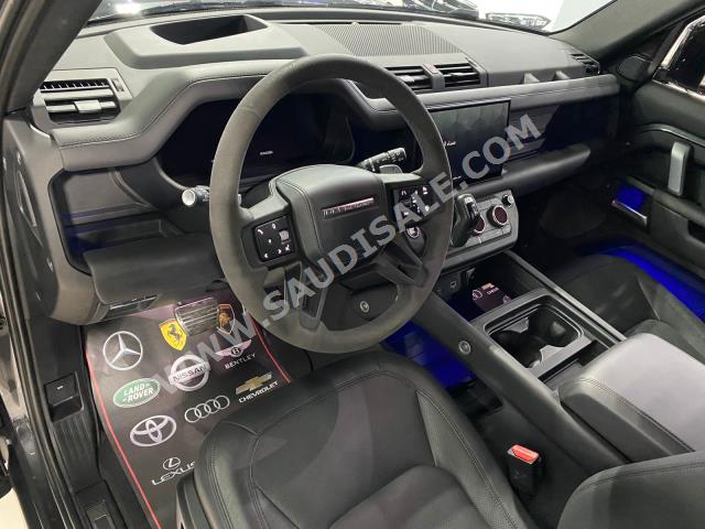 2023 لاند روفر ديفيندر إصدار كارباثيان