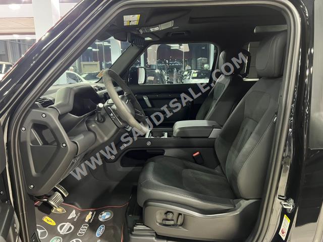 2023 لاند روفر ديفيندر 90