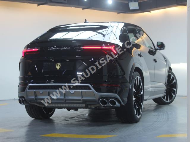 2022 Lamborghini URUS