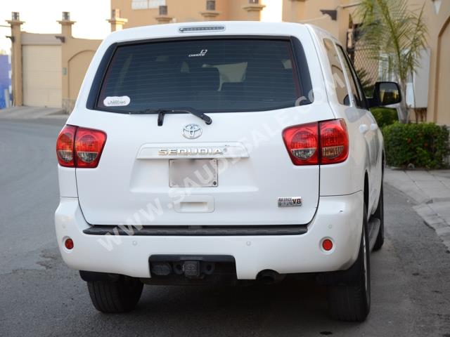 2013 تويوتا سكويا