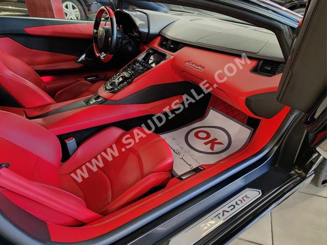 2016 لمبرجيني افنتادور