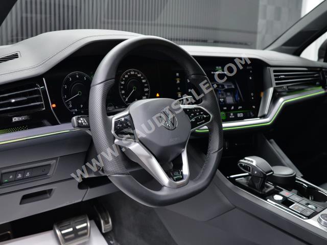 2023 فولكس واجن طوارق أر - لاين