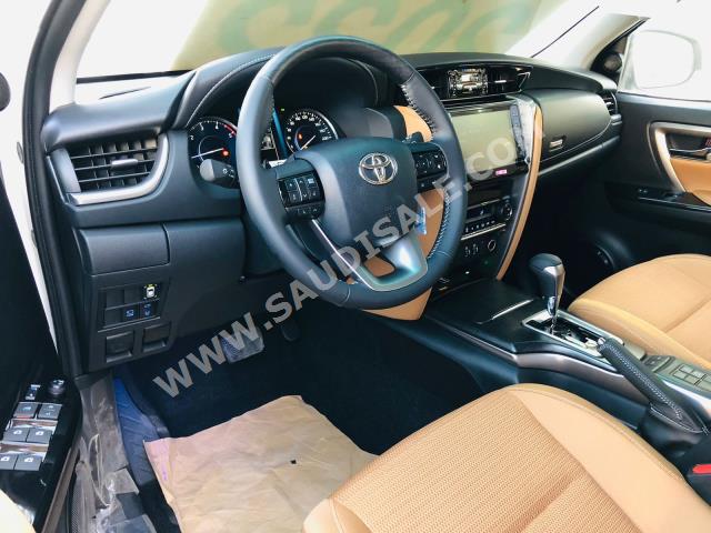 2022 تويوتا فورشنر في اكس