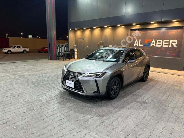 2021 لكزس يو إكس 200