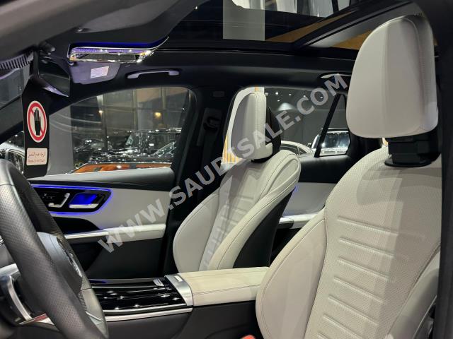 2023 مرسيدس - بنز جي إل سي 200