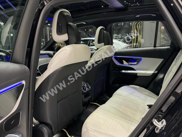 2023 مرسيدس - بنز جي إل سي 200