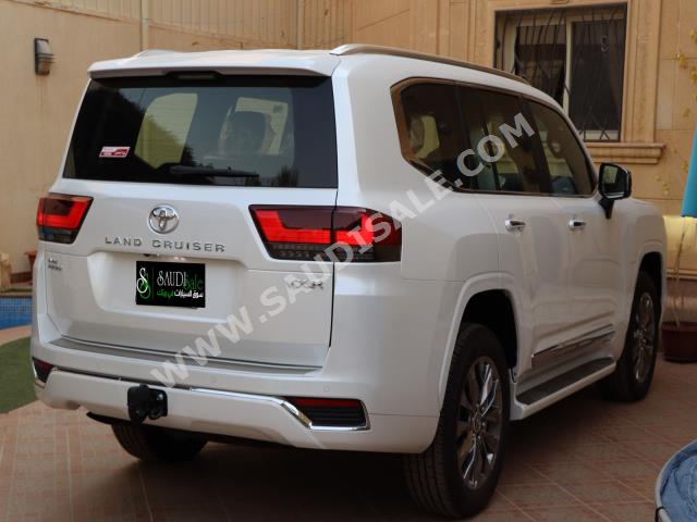 2023 تويوتا لاند كروزر في اكس ار