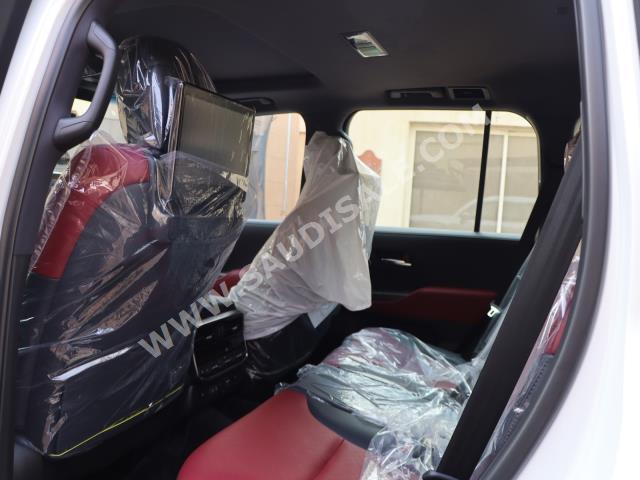 2023 تويوتا لاند كروزر في اكس ار