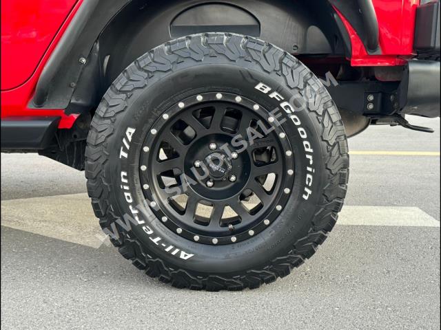 2017 جييب رانجلر صحارى