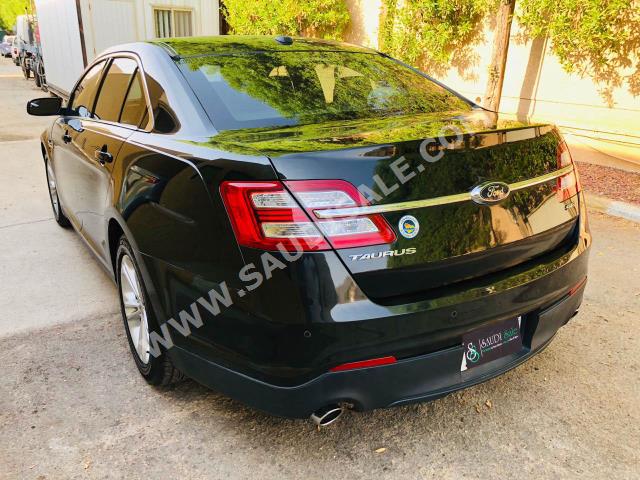 2015 Ford Taurus SEL