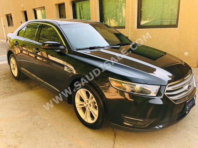 2015 Ford Taurus SEL