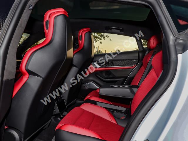 2021 بورش تايكان تيربو