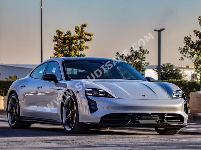 2021 بورش تايكان تيربو