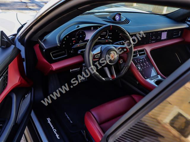 2021 بورش تايكان تيربو