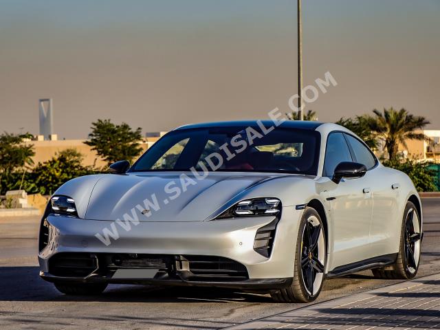 2021 بورش تايكان تيربو