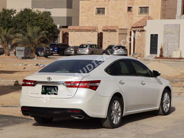 2015 تويوتا افالون