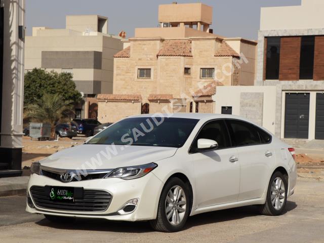 2015 تويوتا افالون