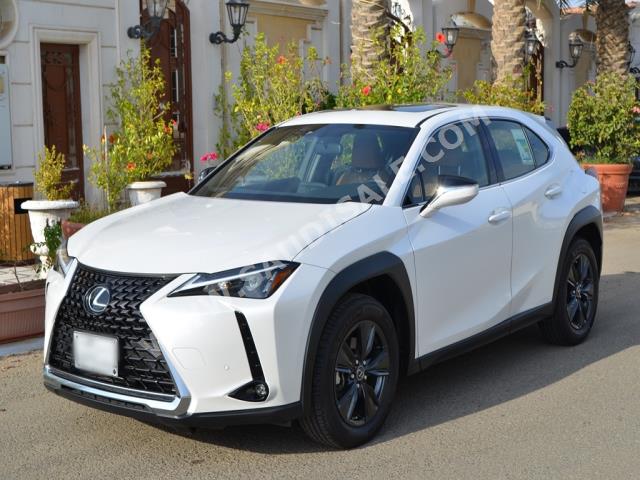 2023 لكزس يو إكس 200