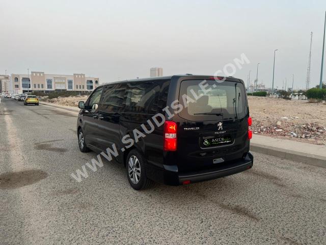 2023 بيجو ترافلر